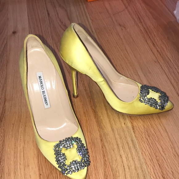 Classic Manolo Blahnik Yellow Hangisi Satin Pump 6 - Picture 3 of 6